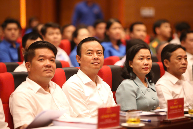 Các đồng chí lãnh đạo tỉnh dự hội thảo.