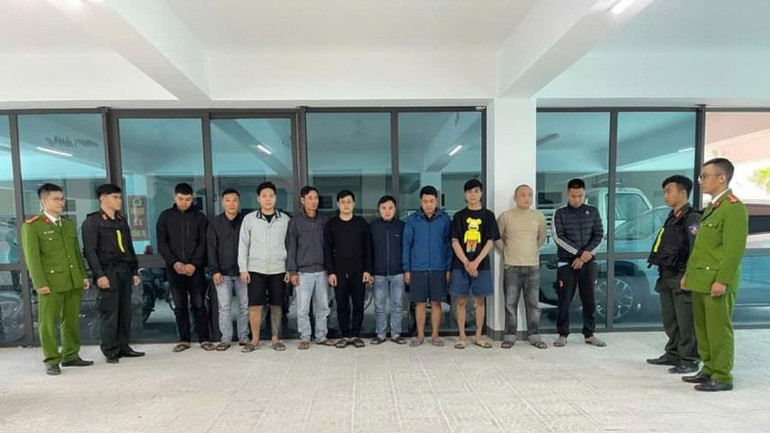 Các đối tượng trong đường dây buôn bán vũ khí. Các đối tượng trong đường dây buôn bán vũ khí.