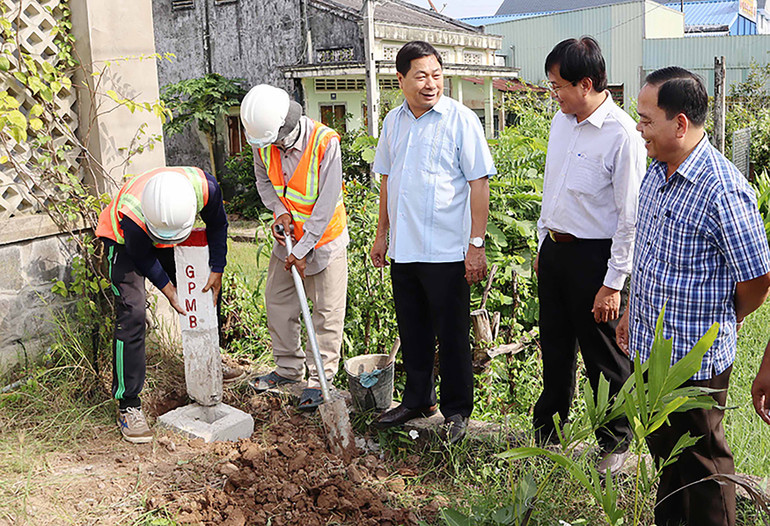 Lãnh đạo tỉnh Sóc Trăng kiểm tra công tác giải phóng mặt bằng Dự án cao tốc Châu Đốc-Cần Thơ-Sóc Trăng, đoạn trên địa bàn tỉnh Sóc Trăng.
