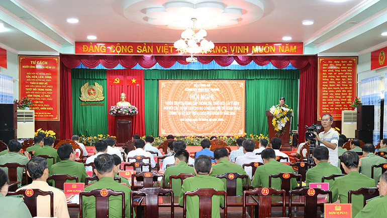 Quang cảnh hội nghị