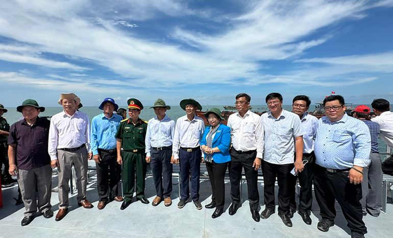 Lãnh đạo tỉnh Sóc Trăng và đại diện các bộ, ngành liên quan đến dự lễ khởi công. Lãnh đạo tỉnh Sóc Trăng và đại diện các bộ, ngành liên quan đến dự lễ khởi công.