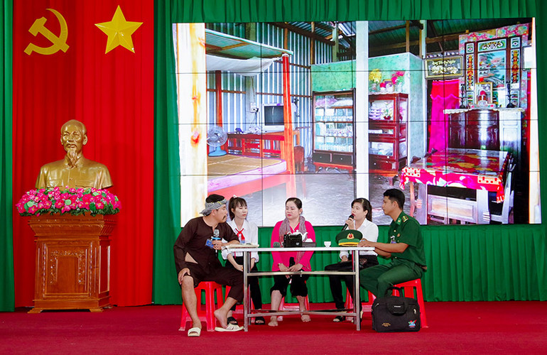 Phần thi tiểu phẩm với hình thức sân khấu hóa của đơn vị Đồn Biên phòng An Thạnh 3.