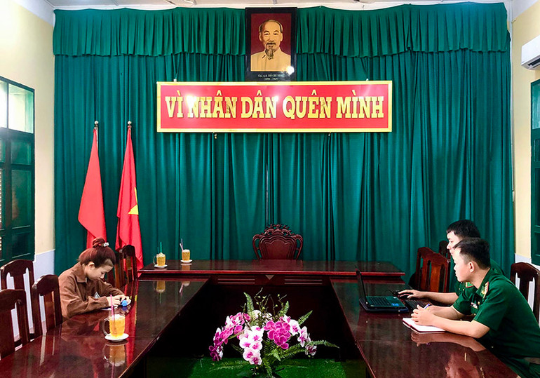 Làm việc với cán bộ điều tra, đối tượng Ngô Thị Mỹ Yên đã nhận tội.