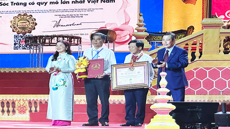 Tỉnh Sóc Trăng đón nhận Kỷ lục trình diễn Nhạc Ngũ âm của người Khmer tỉnh Sóc Trăng có quy mô lớn nhất Việt Nam