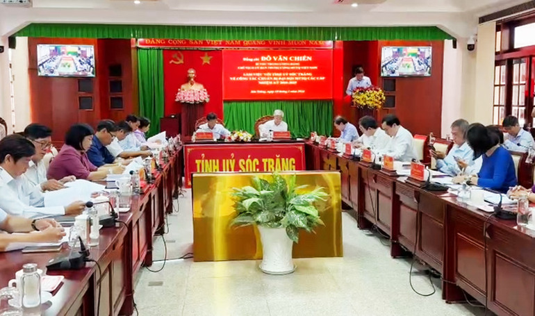 Quang cảnh buổi làm việc.