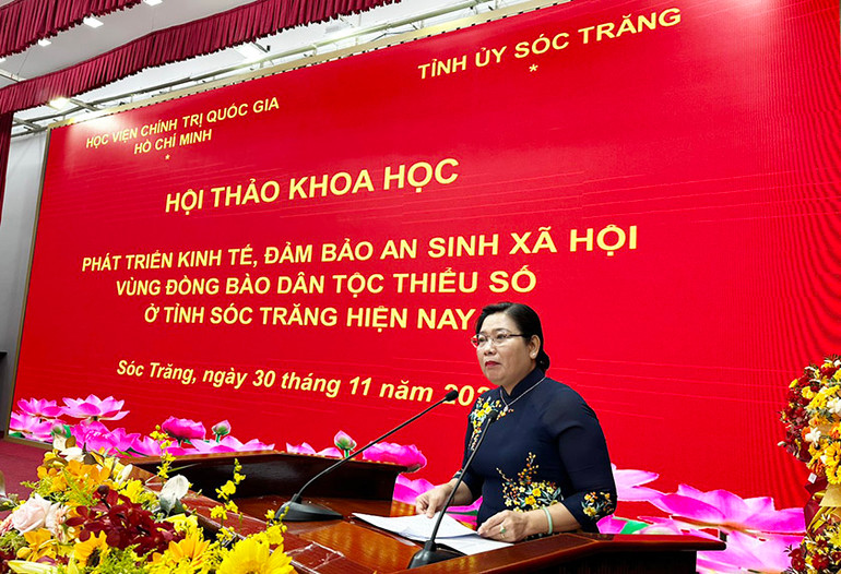 Phó Bí thư Thường trực Tỉnh ủy Sóc Trăng Hồ Thị Cẩm Đào phát biểu tại hội thảo.