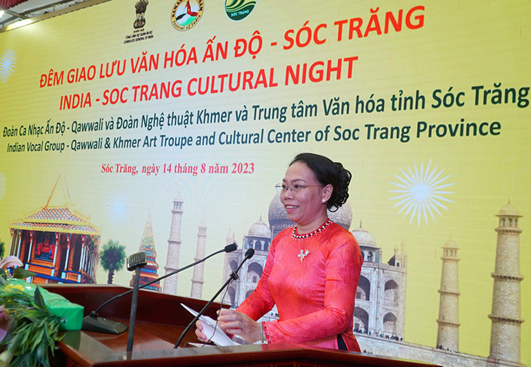 Phó Chủ tịch Uỷ ban nhân dân tỉnh Sóc Trăng Huỳnh Thị Diễm Ngọc phát biểu chào mừng