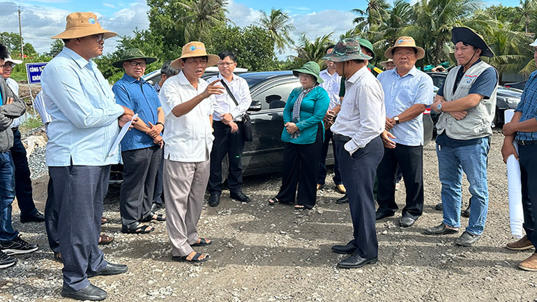 Trong đợt thi đua, lãnh đạo tỉnh thường xuyên xuống công trình động viên phong trào.