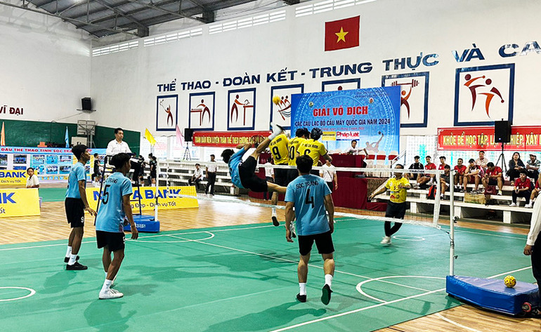 Một pha tấn công thành công của đội Cầu mây Sóc Trăng.