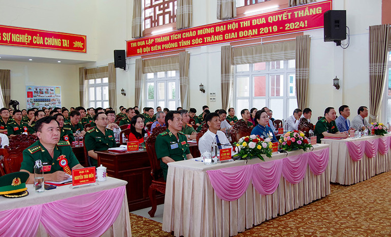 Các đại biểu dự hội nghị.