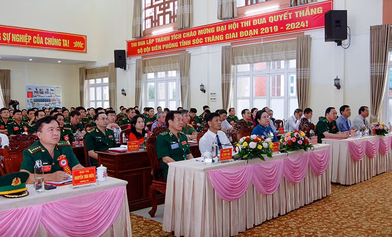 Các đại biểu dự hội nghị.