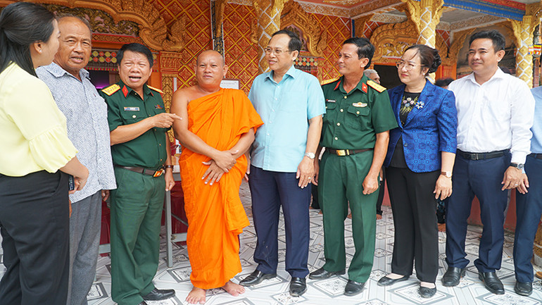 Lãnh đạo tỉnh thường xuyên gặp gỡ, trao đổi với sư sãi và trí thức dân tộc thiểu số, nắm bắt tâm tư nguyện vọng đồng bào.