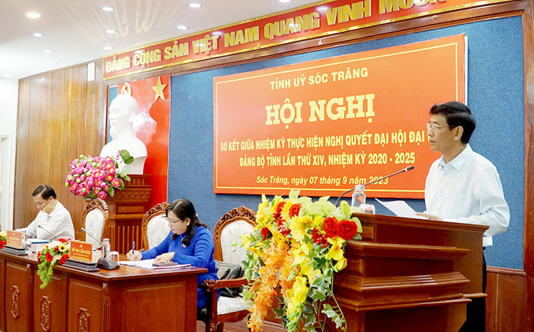 Bí thư Tỉnh ủy Sóc Trăng Lâm Văn Mẫn phát biểu tại hội nghị.