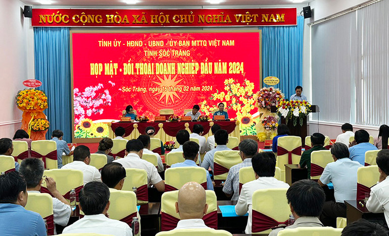 Quang cảnh buổi họp mặt, đối thoại với doanh nghiệp đầu năm.