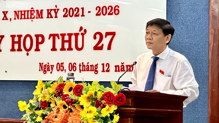 Bí thư Tỉnh ủy Lâm Văn Mẫn phát biểu chỉ đạo kỳ họp.