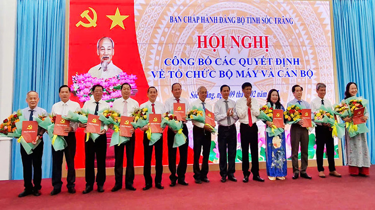 Công bố quyết định kết thúc hoạt động của Ban cán sự đảng, Đảng đoàn, Đảng ủy khối của tỉnh Sóc Trăng