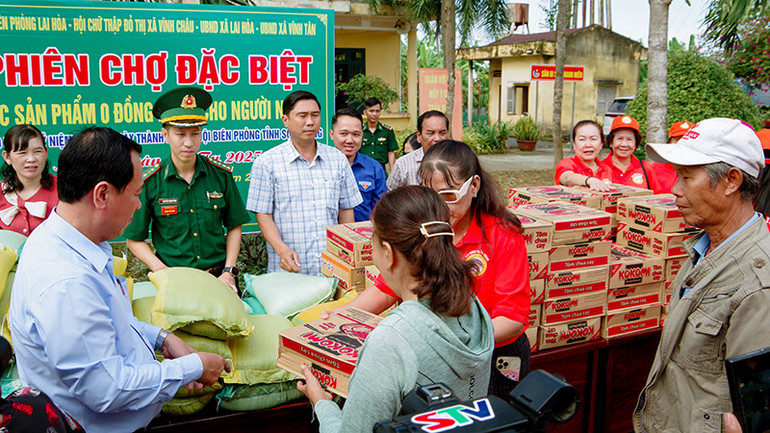 Phiên chợ đặc biệt với các sản phẩm 0 đồng dành cho người nghèo.