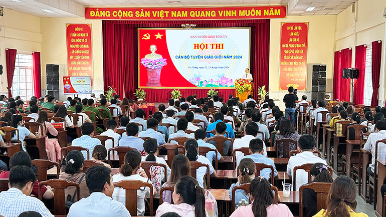 Quang cảnh hội thi.
