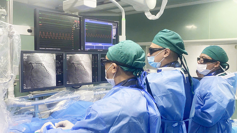 Phát hiện bệnh nhân bị tắc hoàn toàn nhánh động mạch vành trái