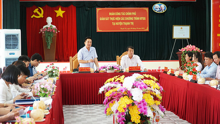 Đoàn giám sát làm việc với huyện Thạnh Trị.