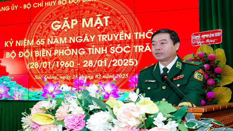 Thiếu tướng Trần Ngọc Hữu, Phó Tư lệnh Bộ đội Biên phòng phát biểu tại buổi gặp mặt.