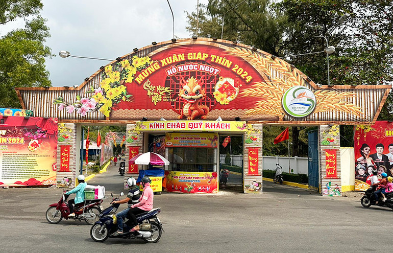 Sau thời gian chỉnh trang, Khu Văn hóa Hồ nước Ngọt đón nhân dân vào vui Xuân