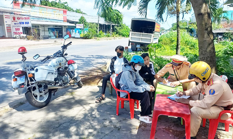 Sóc Trăng: Xử lý vi phạm qua thiết bị giám sát hành trình ảnh 2