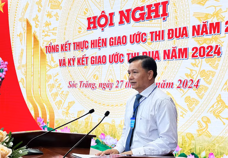 Chủ tịch Ủy ban nhân dân tỉnh Sóc Trăng Trần Văn Lâu phát biểu tại hội nghị.