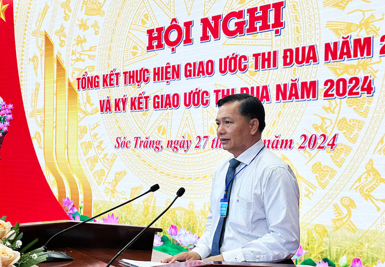 Chủ tịch Ủy ban nhân dân tỉnh Sóc Trăng Trần Văn Lâu phát biểu tại hội nghị.