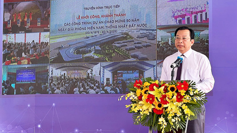 Phó Chủ tịch Ủy ban nhân dân tỉnh Sóc Trăng Vương Quốc Nam phát biểu tại buổi lễ.