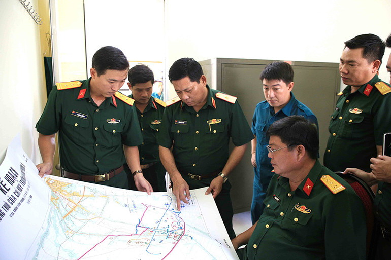 Quân khu 9 phúc tra công tác huấn luyện dân quân tự vệ, dự bị động viên. Quân khu 9 phúc tra công tác huấn luyện dân quân tự vệ, dự bị động viên.