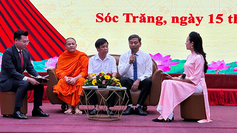 Các đại biểu giao lưu, trao đổi kinh nghiệm hay trong thực hiện phong trào.