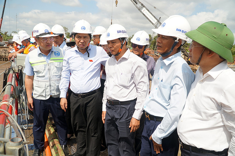 Đoàn giám sát đến kiểm tra tiến độ công trình giao thông trọng điểm trên địa bàn tỉnh Sóc Trăng