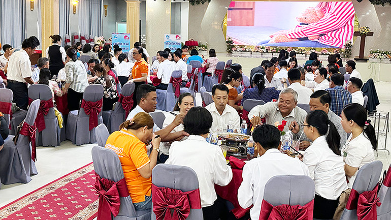 Mô hình truyền thông “Bữa sáng Ruy băng trắng”