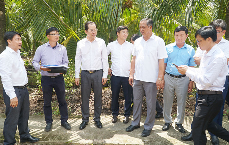 Lãnh đạo địa phương và các đơn vị có liên quan đã đi thực địa giao cọc mốc ở xã An Thạnh Tây, huyện Cù Lao Dung. Lãnh đạo địa phương và các đơn vị có liên quan đã đi thực địa giao cọc mốc ở xã An Thạnh Tây, huyện Cù Lao Dung.