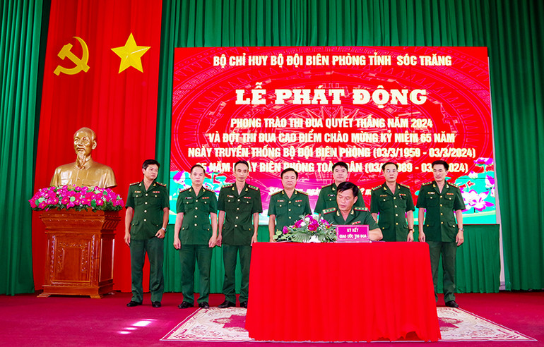 Các đơn vị ký kết giao ước thi đua. Các đơn vị ký kết giao ước thi đua.