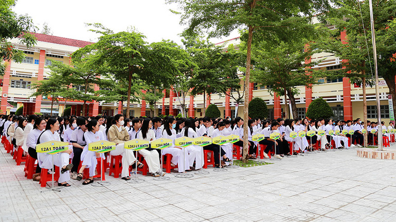 Hơn 900 học sinh tham gia tìm hiểu Luật An ninh mạng.