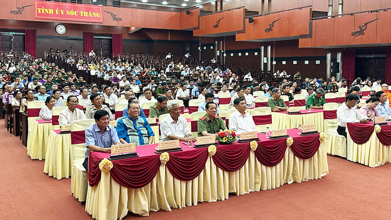 Quang cảnh buổi họp mặt.