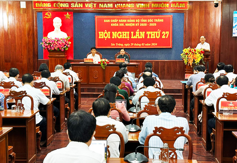 Các đại biểu tích cực thảo luận tại hội nghị.