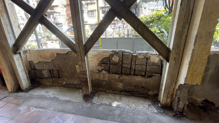 Chung cư cũ A7 Tân Mai, quận Hai Bà Trưng xuống cấp nghiêm trọng. Chung cư cũ A7 Tân Mai, quận Hai Bà Trưng xuống cấp nghiêm trọng.