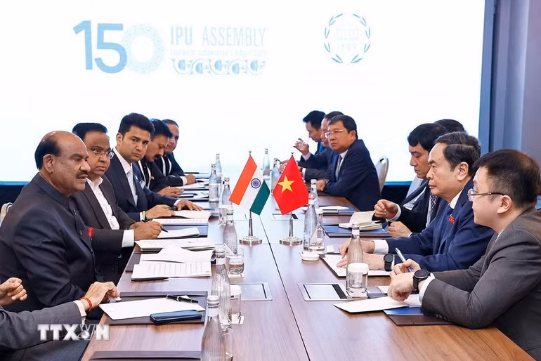 Chủ tịch Quốc hội Trần Thanh Mẫn gặp Chủ tịch Hạ viện Ấn Độ Om Birla bên lề Đại hội đồng lần thứ 150 của Liên minh Nghị viện thế giới (IPU-150).