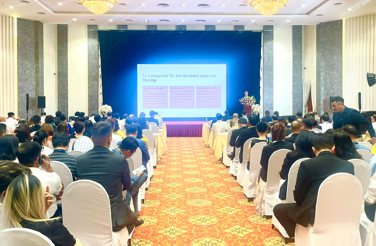 Tọa đàm “Kỷ nguyên mới-Kỷ nguyên vươn mình phát triển giàu mạnh, thịnh vượng của dân tộc”.