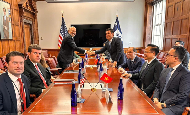 Buổi làm việc với Bộ trưởng Thương mại Hoa Kỳ Howard Lutnick tại trụ sở Bộ Thương mại Hoa Kỳ.