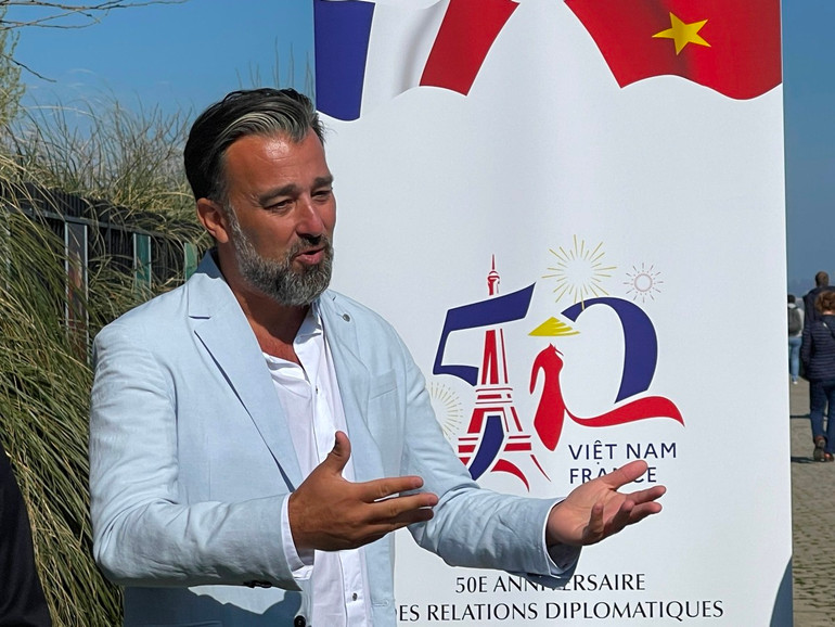 Nhiếp ảnh gia Réhahn dành nhiều tình cảm cho đất nước và con người Việt Nam. Nhiếp ảnh gia Réhahn dành nhiều tình cảm cho đất nước và con người Việt Nam.