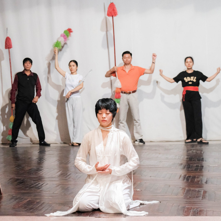 Các nghệ sĩ luyện tập chuẩn bị cho Lễ hội.