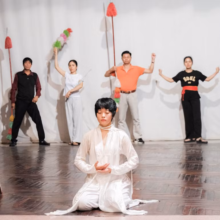 Các nghệ sĩ luyện tập chuẩn bị cho Lễ hội.