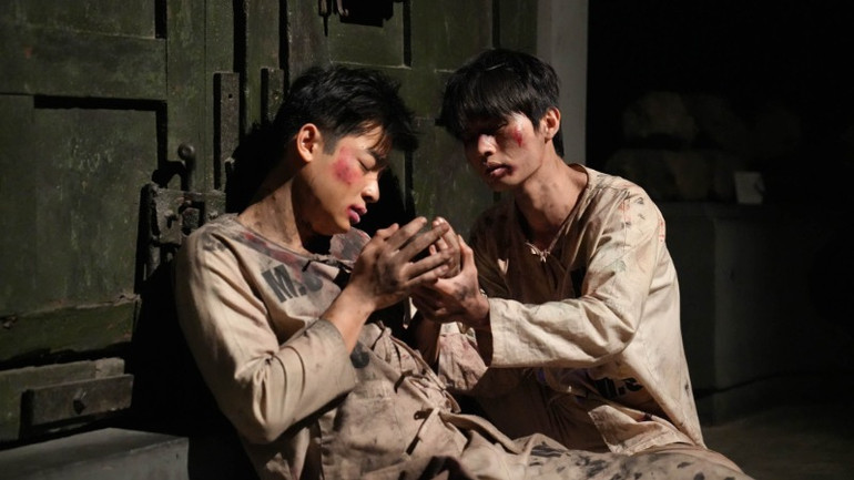 Di tích Nhà tù Hỏa Lò hiện nay trở thành nơi truyền lửa tinh thần Cách mạng cho các thế hệ. Di tích Nhà tù Hỏa Lò hiện nay trở thành nơi truyền lửa tinh thần Cách mạng cho các thế hệ.