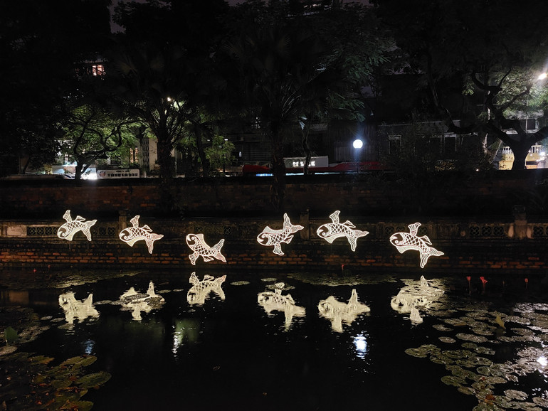 Mọi "ngóc ngách" của Văn Miếu - Quốc Tử Giám đều được chăm chút tỉ mỉ phục vụ cho hoạt động du lịch đêm.