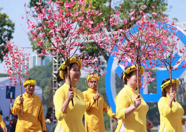 Những làng hoa tạo nên nét đẹp thanh lịch cho Hà Nội.