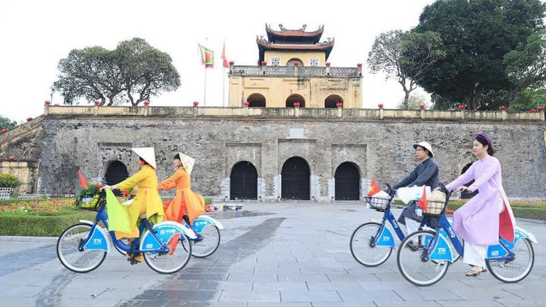 Hoàng thành Thăng Long là một trong những di sản hấp dẫn nhất của Thủ đô Hà Nội. Hoàng thành Thăng Long là một trong những di sản hấp dẫn nhất của Thủ đô Hà Nội.